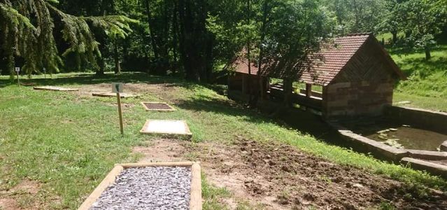 Le Lavoir et Sentier pieds nus