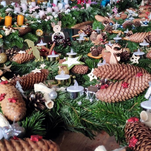 Novembre 2021 : fabrication et vente de couronnes de l'Avent