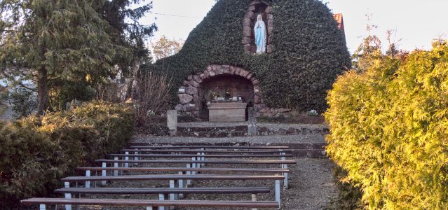 La grotte de Lourdes