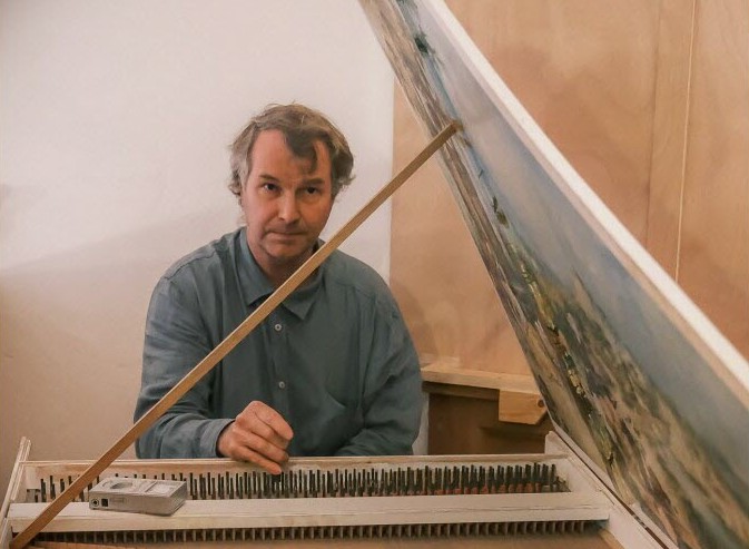 francis-jacob-accordant-le-clavecin-avant-le-concert-photo-dna-1637341596