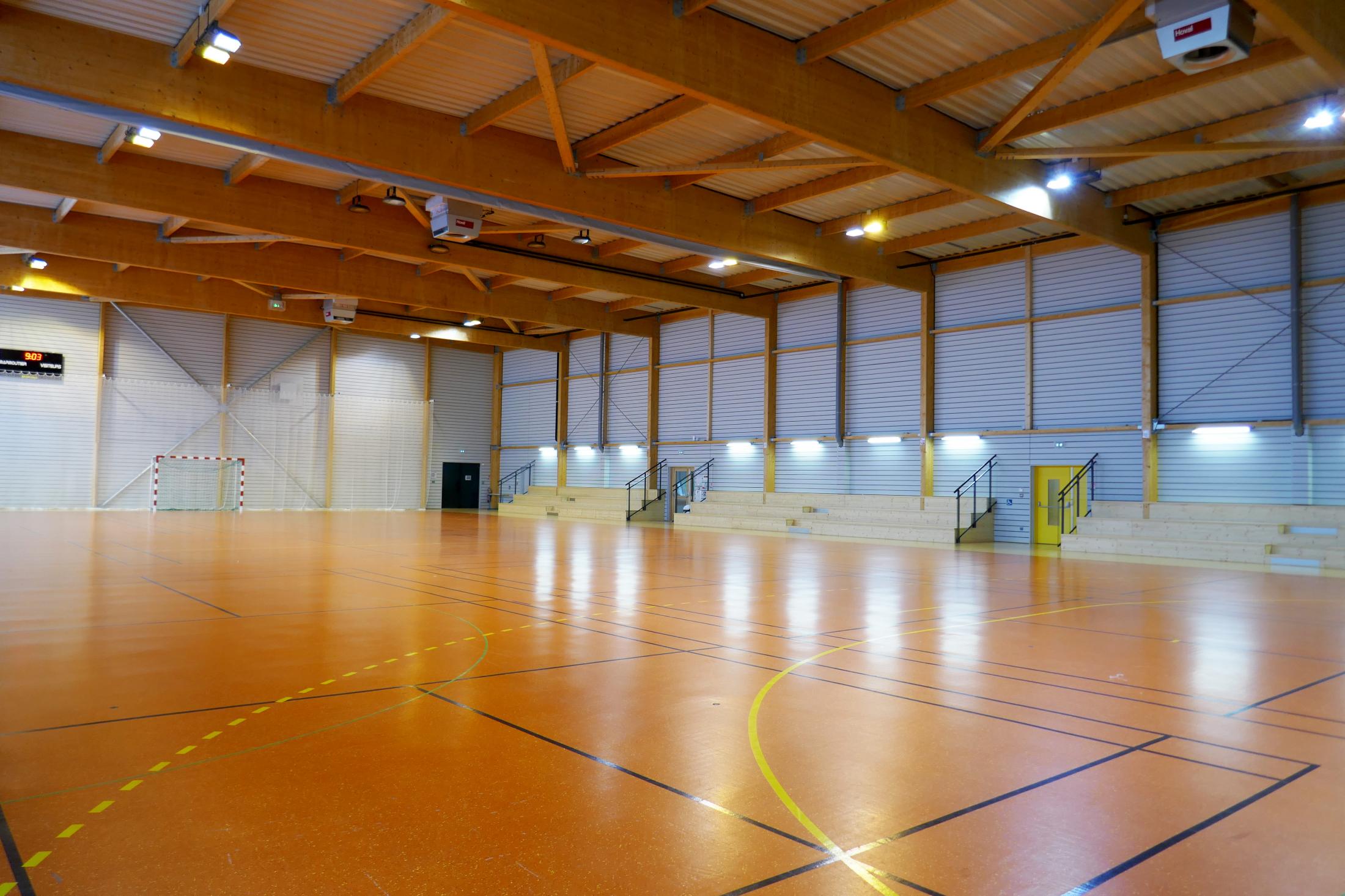 salle-multifonctions-int&eacute;rieur